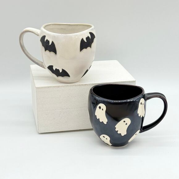 2 Anthropologie Vida Stoneware Icon Mugs Bat & Ghost Mug Set Halloween NEW - Picture 1 of 15